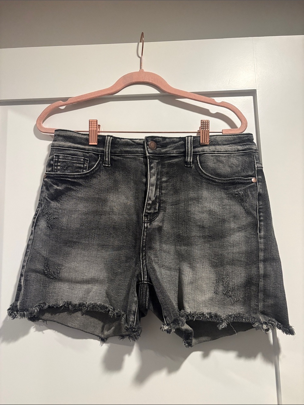 JB150035 JUDY BLUE FRAY HEM CUT-OFF SHORTS